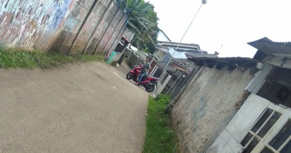 Gambar,  di Titik Lokasi