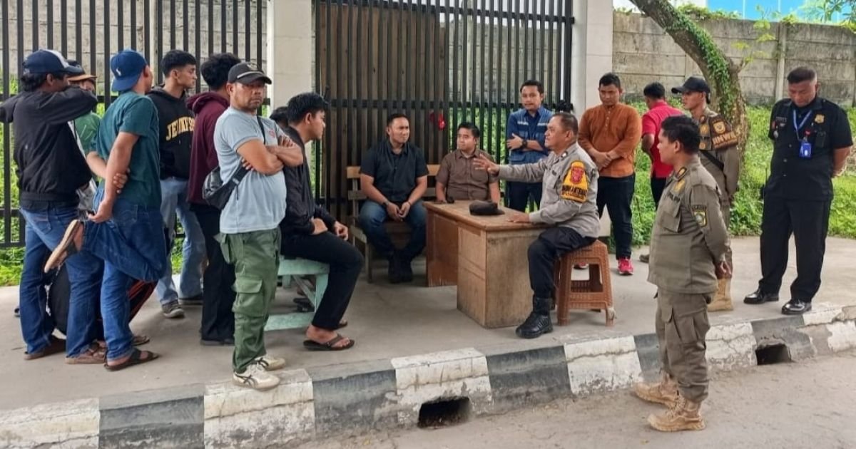 Warga Desa Bantarjati Demo Perusahaan Indofood