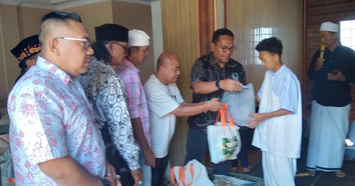 Tebar Kebaikan, PT PMC Bagikan Bingkisan Terhadap Yatim dan Dhuafa di Tamansari