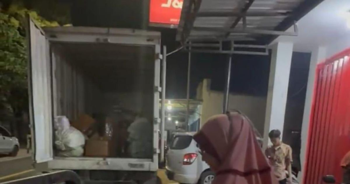 Terbongkar! Diduga Rokok Ilegal Dikirim Lewat Ekspedisi J&T di Madura