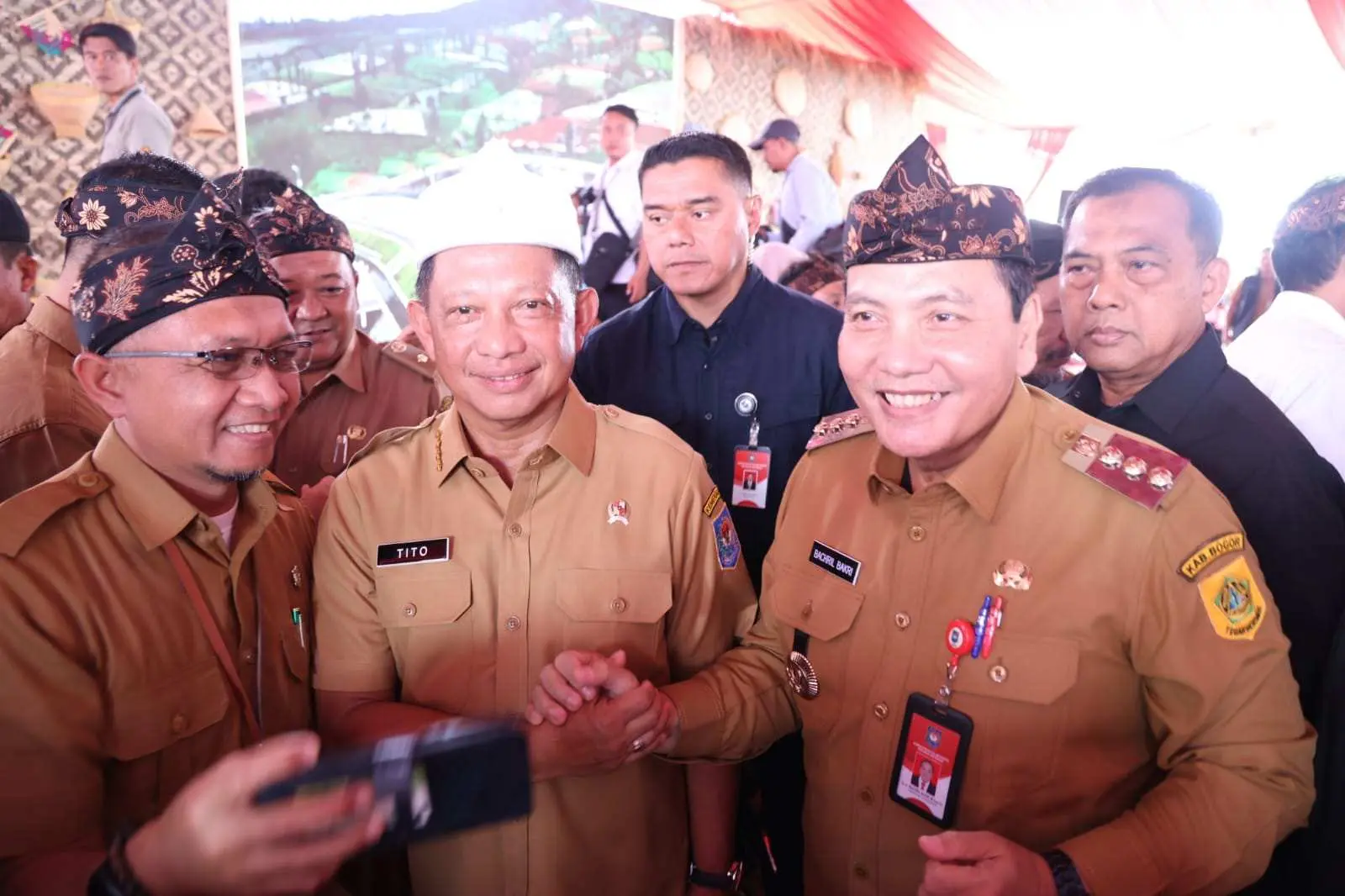 Memperingati Hari Desa Nasional 2025, Pj Bupati Bogor Bachril Bakri: Apresiasi Pemkab Sumedang