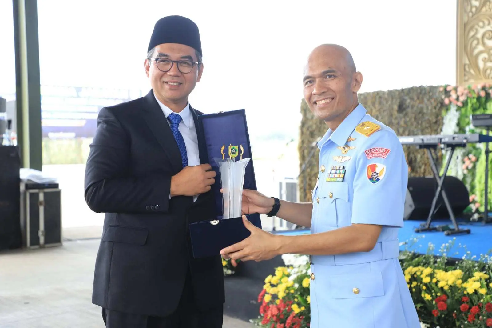 Ajat Rochmat Jatnika Hadiri Upacara Serah Terima Jabatan Komandan Lanud Atang Sendjaja