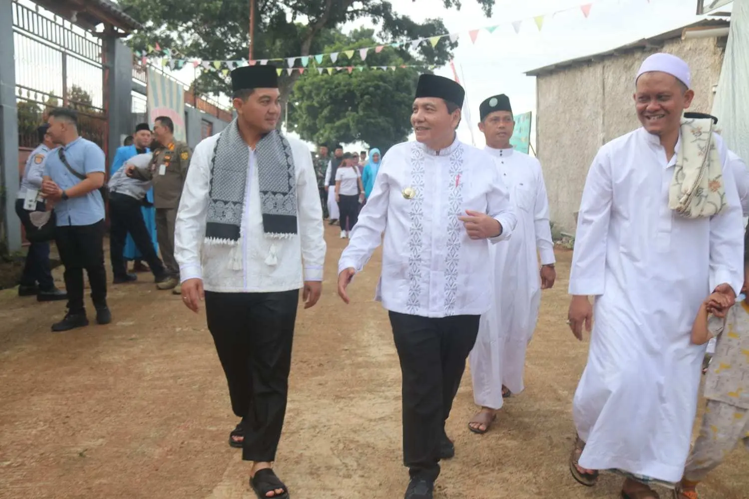 Memperingati Isra Mir'raj Pj. Bupati Bogor Berikan Bantuan Kepada Anak Yatim  Pondok Pesantren Tahfidz Al-Quran