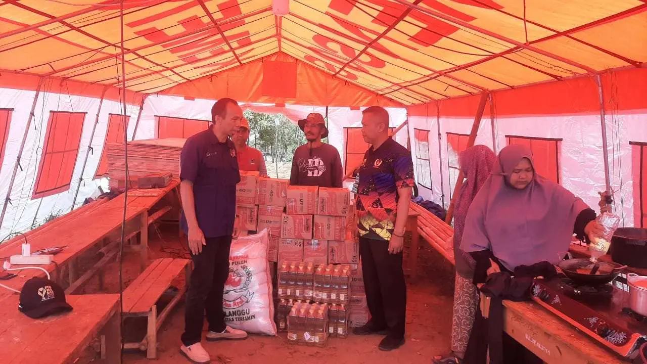 PWI Kabupaten Bogor Berikan Bantuan Sembako Kepada Korban Longsor di Sukabumi 