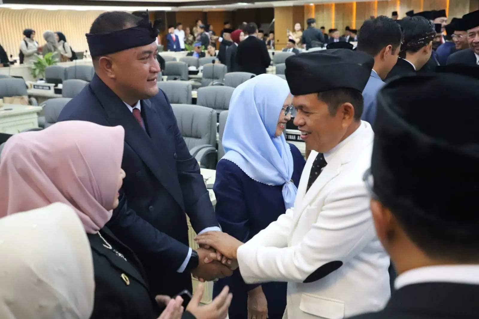 Bupati Bogor dan Wakil Bupati Bogor Hadiri Serah Terima Jabatan Gubernur Jawa Barat di DPRD Provinsi Jabar