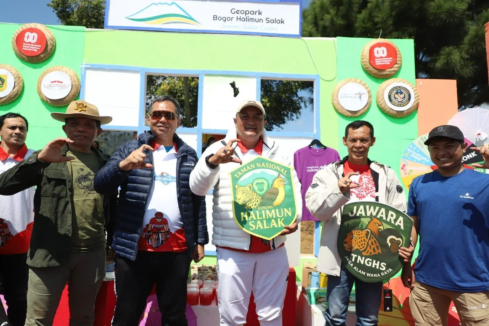 Bupati Bogor Lepaskan Burung Elang di Kawasan Gunung Halimun Salak