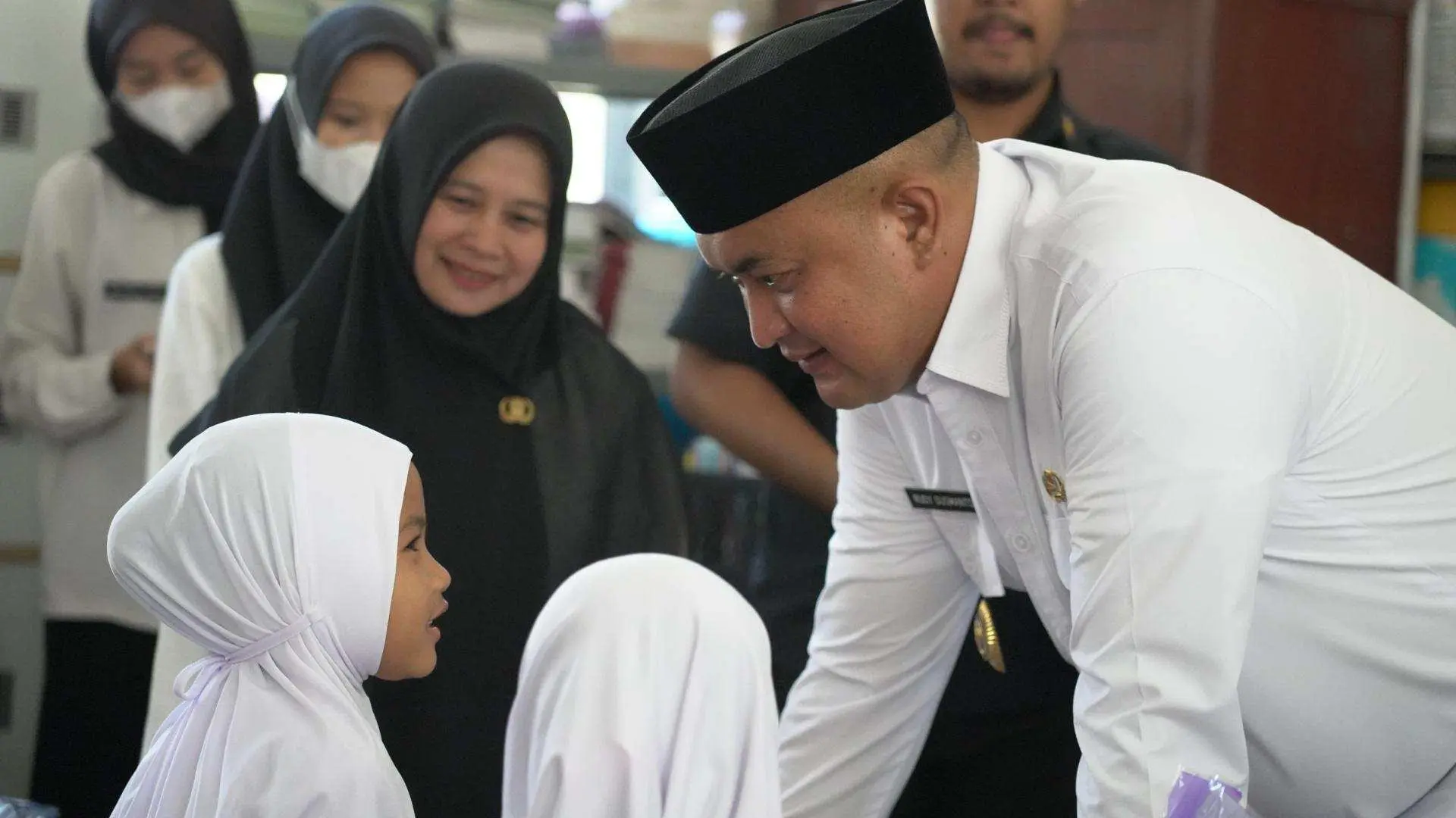 Rudy Susmanto Tinjau Kondisi Sekolah Pasca Kebakaran dan Makam Garisul di Bogor Barat, Prioritaskan Pembangunan dan Kesejahteraan Masyarakat