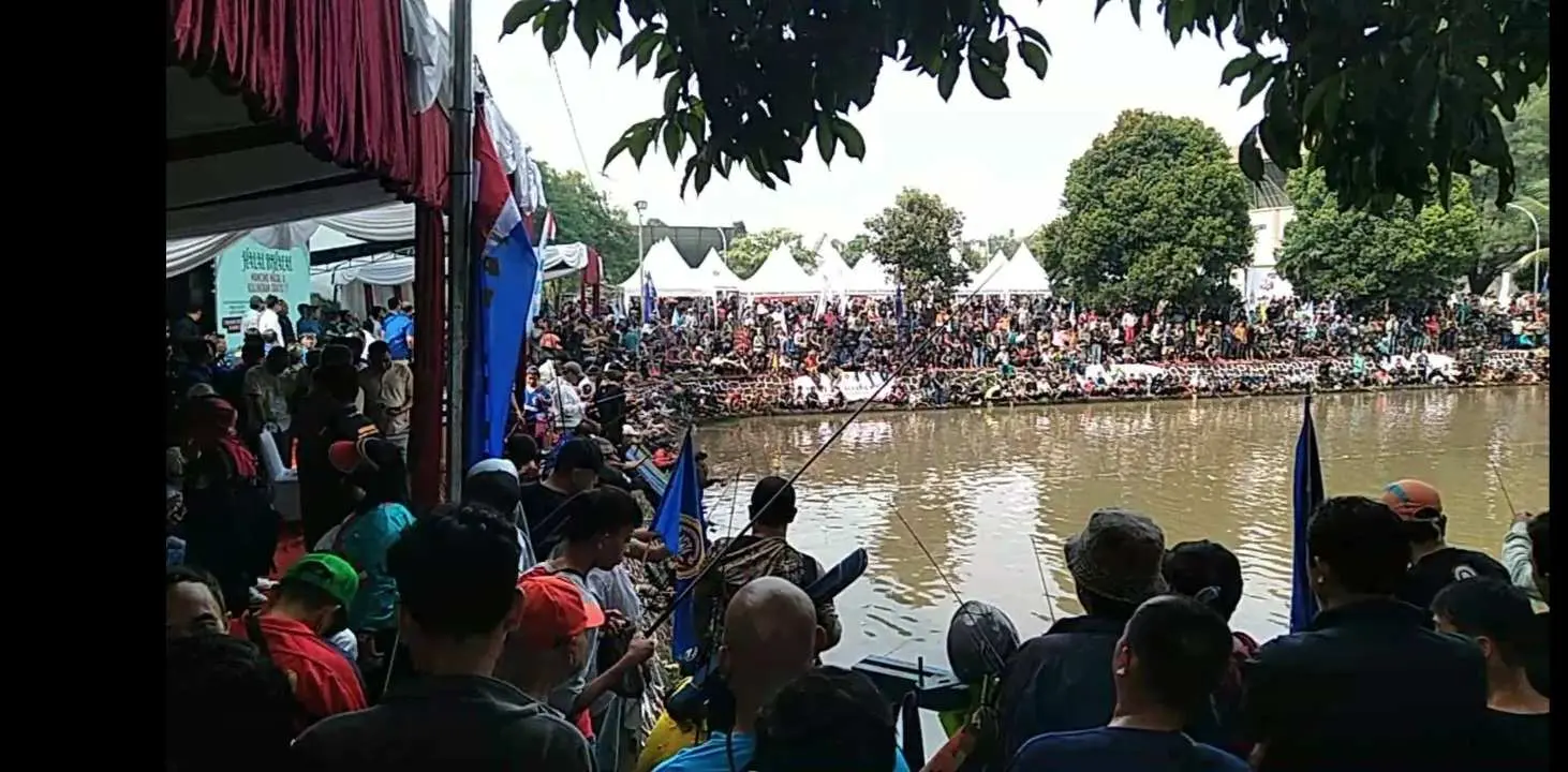 Dua Pemuda Organisasi Besar Kabupaten Bogor Bersenergi dan Menggelar Mancing Masal Didepan Gedung Kesenian