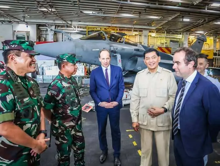 Panglima TNI Dampingi Menhan RI Tinjau Kapal Induk Prancis Charles De Gaulle