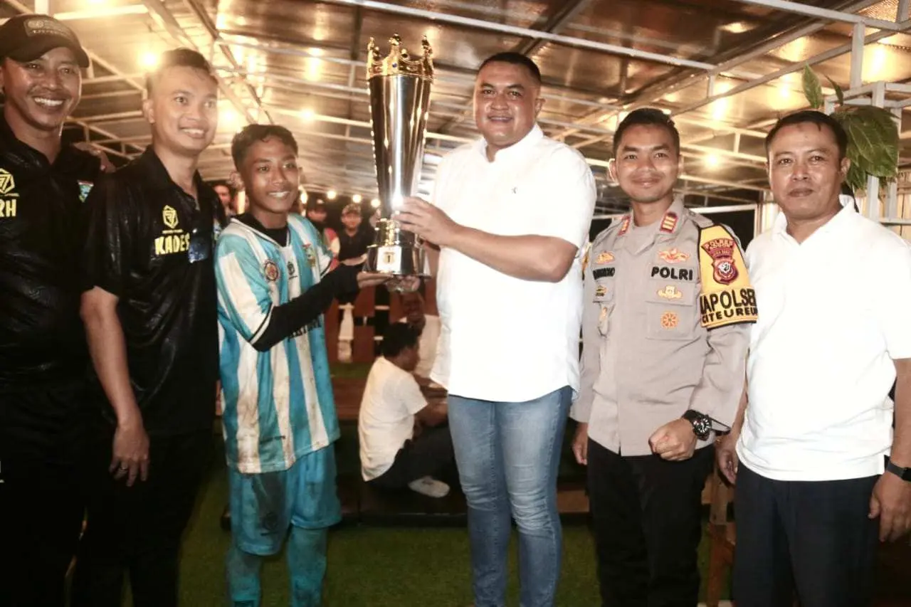 Final Pekan Olahraga Desa U-18, Bupati Bogor Beri Dukungan Sekaligus Serahkan Piala Tim Pemenang