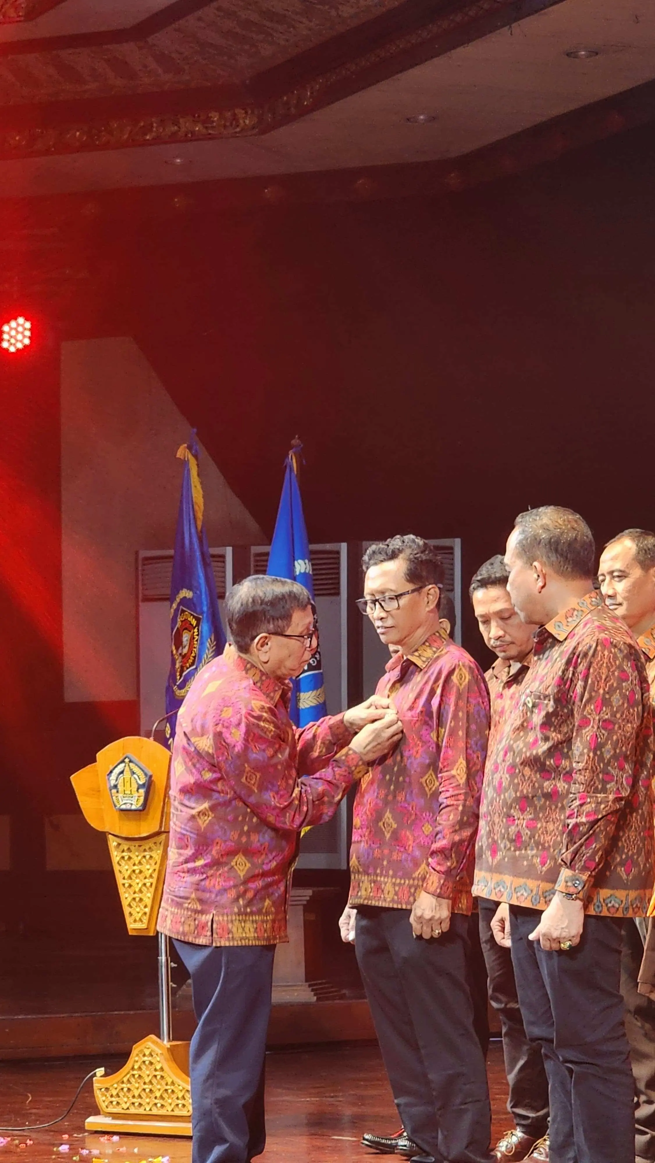 Pengurus Baru PWI Bali Dilantik, Dira Arsana Apresiasi Peran Pemerintah Jaga Kebebasan Pers, Wagub Sepakat Sekolah Jurnalistik