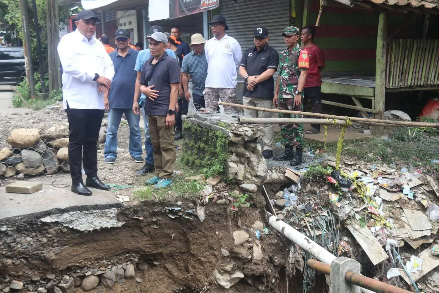 Gunakan Dana Pribadi Bupati Bogor Tinjau Langsung Jembatan Ambruk, Guna Mempercepat Pembangunan