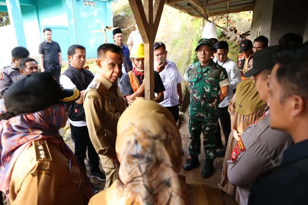 Atas Arahan Bupati Bogor, Ade Ruhandi  Wakil Bupati  Berbagi Tugas Dititik Bencana