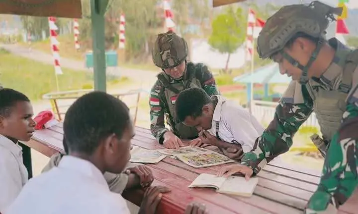 Satgas Yonif 509 Kostrad Gelar Kegiatan Belajar Bersama Anak-Anak Papua di Titik Kuat Mamba